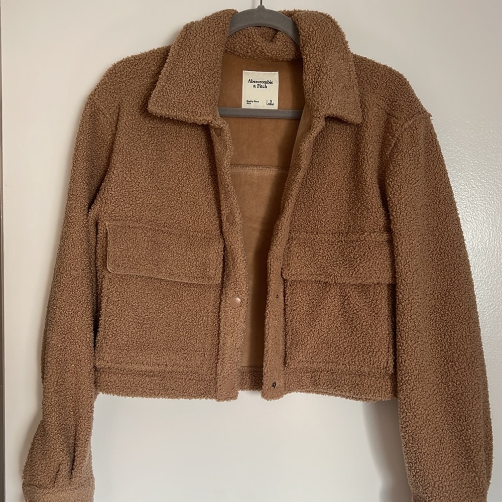Never worn Abercrombie Sherpa cropped jacket.